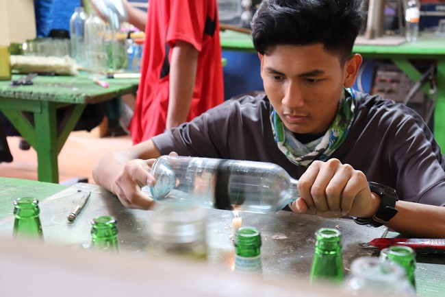 Photo essay: Jakarta's youth use trash to shape their futures
